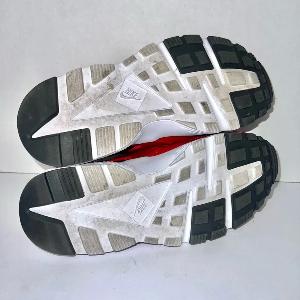 Nike Air Huarache Tennis Shoes - Picture 13 of 13